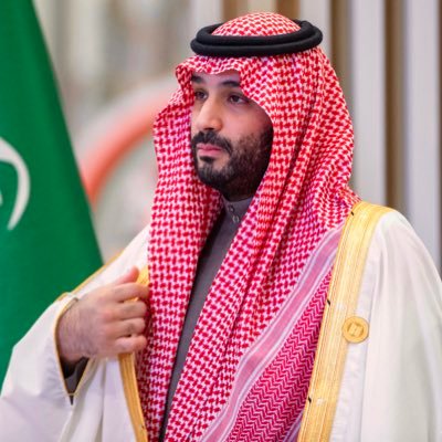 هناك صمت أنيق .. لا يسمح لنا بـ البوح مهما كان الألم كبيرا ..!!