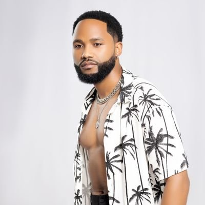 Theatre & TV Actor 🇿🇦
Best selling Author of #TheRelationship
Radio host @opulenceradio
Vocalist & Voice-over Artist
Events host/MC
The next big thing.