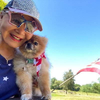 sundogmoments's profile picture. 