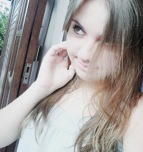 Quero um pouco mais. Não tudo, pra gente não perder a graça no escuro. No fundo, pode ser até pouquinho. Sendo só pra mim, sim ♫