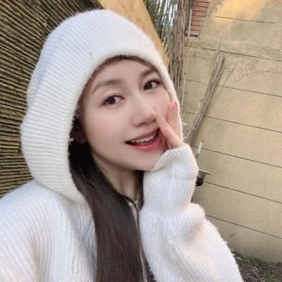 8wu0mgc4aE40P's profile picture. 