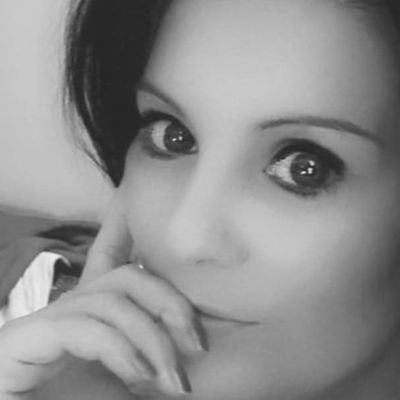 Emmatobin27's profile picture. 