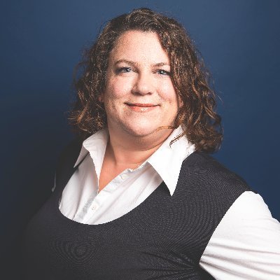 Author, photographer, and speaker thriving on the Canadian prairies. I share heartfelt stories about extraordinary people. https://t.co/HmWoHpi56A