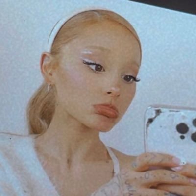 ataamorrre's profile picture. ariana grande as glinda’s oscar campaign manager and olivia rodrigo enthusiast