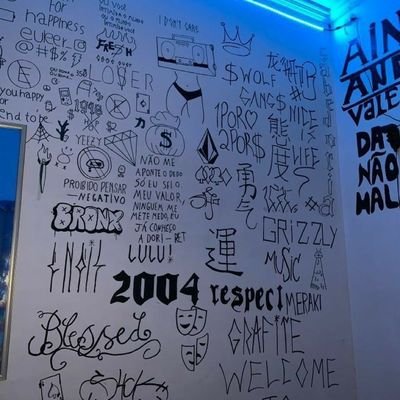 Itsacocktail's profile picture. I believe in parallel universes because why settle for just one reality?