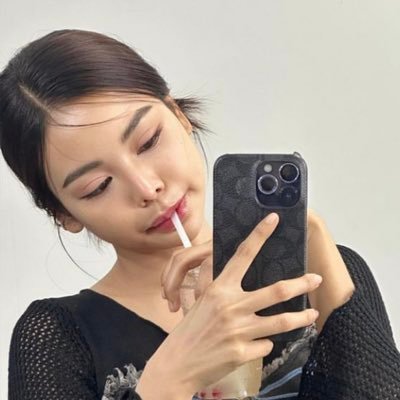 ellesfavorite's profile picture. main account: @ellesfavorize | this is a place where I will be posting my edits! you can follow if you like :)