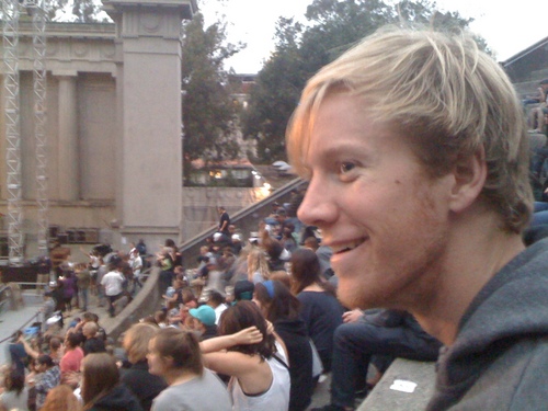 Loves startup culture, basketball, golf, non-fiction literature and the Raiders. Princeton grad, Bay Area native.