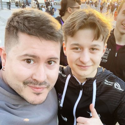 Streamer a tiempo eventual, vamos, cuando me apetece!🎮 Friki de los e-sports e informático a tiempo completo!🤓