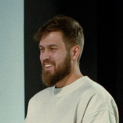 me chamam de BEMBER, mas também sou Victor. lider de adoração l marido da camile l podcast