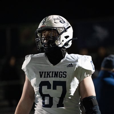 St Joseph by the Sea RT/DT height: 6’4 weight: 275 class of 2024 https://t.co/H2h0yc7iOE