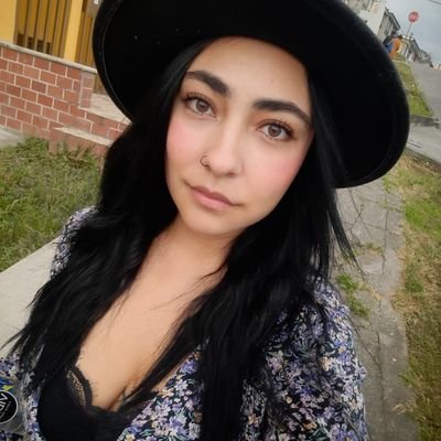 Estudiante de Derecho ⚖️
Profesora de Niños 👩🏻🏫
Amante de los libros 📚 La música 🎶Los animales 🦊 y la Justicia Social 👩🏻⚖️