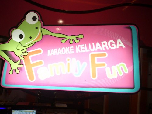 Family Fun Karaoke Keluarga, on facebook https://t.co/ofzVvBEETR