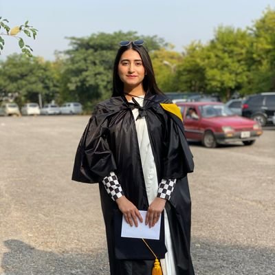 Lawyer | Book hoarder | Cat lover | 🇵🇰