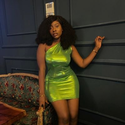 __iyunade's profile picture. Creative director @ _abike.couture I’m ready to take you to the next level in fashion 🔥