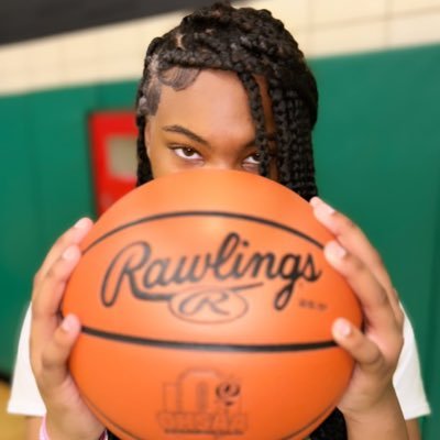 bearcat student Athlete co 26’ , Aviana Jackson volleyball middle track and Field, Basketball center @mzblasiannn on ig