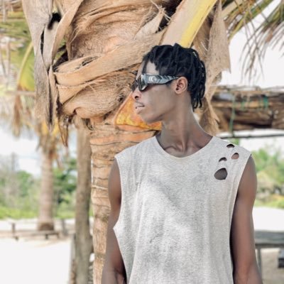Reacst With Skinny - Streamer/Youtuber/Songwriter