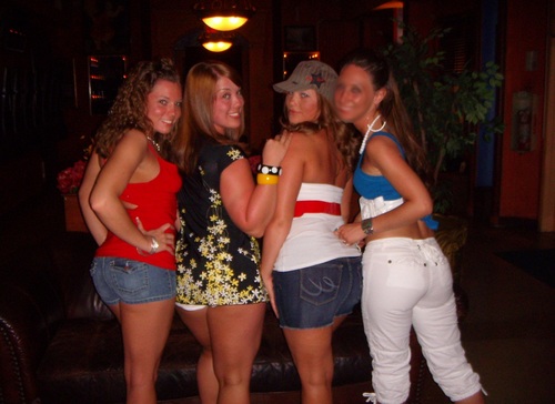 Lariesha_Xx's profile picture. I'm young, wild, a freak during the day, sexy beast at night, I've got a boiling point too. Am a klumsy, kluttered and klueless bitchy bitch.