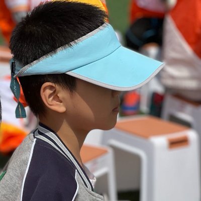 fcxSean's profile picture. 刷X是为了看些新奇的开心的，不是来看一群不得志的抱怨。罗翔说：混得差的男人才关心政治！有时间多关心一下家人和钱途吧。