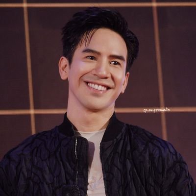 OnlyforPope &  All For Pope 
แค่เห็นรอยยิ้มพี่โป๊ปในทุกๆวันคือความสุขของส้มแล้ว 😊🍊🧡🐰(แอคหลัก ) 
photo📸 :SP.Angsumalin

#popezaap #biesukrit_w