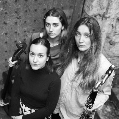 South London trio dedicated to performing new works and exploring free improvisation.
Milda Vitartaitė//Alex Lyon//Rebecca Burden
👇ACT III: LOUNGE MUSIC 🎟👇