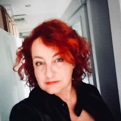 zakladatelka Institutu SICONUVI, lektorka paličkování, podporovatelka Ukrajiny a tvůrce projektů, především kulturních.