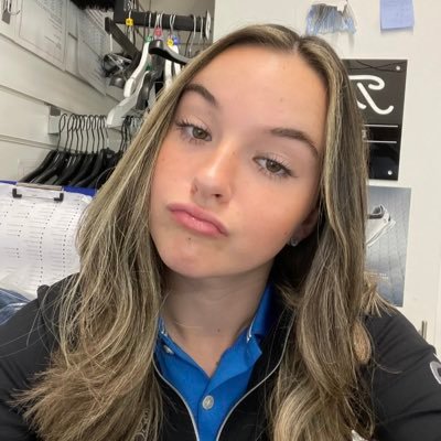 _chloehallll's profile picture. 