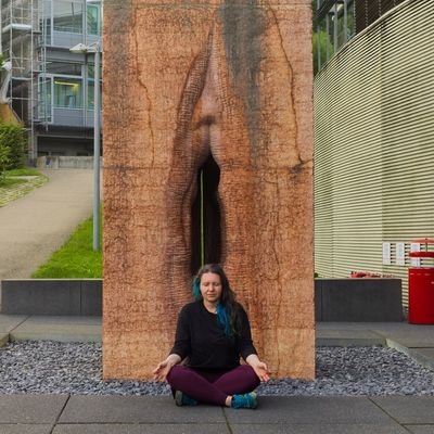 septic_berry's profile picture. - сижу в твиттере потому что не умею заводить друзей 
- живу в Бельгии потому что удачно вышла замуж
- страдаю потому что вкатываюсь в айти
- холодоёб, чаеёб