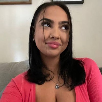 caro24401's profile picture. Be good 😊 👅