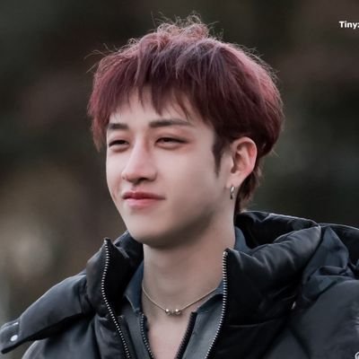 quero sumir | 🎸 )  bang chan, a lua é tão linda né? ...甘 ♡