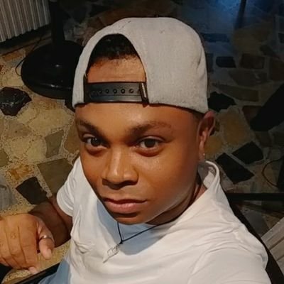 Diandres060685's profile picture.
