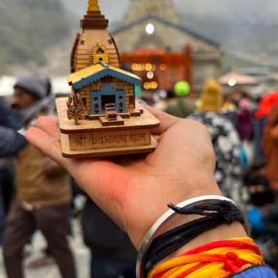सनातन परमो धर्म:🚩ɪ'ᴍ ᴀ ʟɪᴛᴛʟᴇ ᴋɪᴅ ᴀᴛ ʜᴇᴀʀᴛ,ꜱᴏ ᴍʏ ᴇʏᴇꜱ ʟɪɢʜᴛ ᴜᴘ ᴡʜᴇɴ ᴇᴠᴇʀʏᴛʜɪɴɢ ɪꜱ ʟɪᴛ!💜