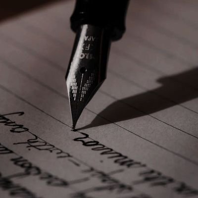 📚: Lector de fantasías.
🎨: Y en tiempos libres dibujante de sueños...
📚 Wattpad: @LyH25267
📚 Instagram: ly.h._5678
🖋️: Escribí mi primera novela: Dareph