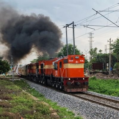 Indian,who loves to travel. Indian Railways in blood, animal lover, likes photography, adventure and nature. 🚂🐶🦁✈️🏔️🏞️🏝️🛤️🏙️🏣