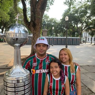 Papai da @manukkskskksk , marido da @akellyrodrigues 👨‍👩‍👧 😍 💗

Campeão da Libertadores 2023 🇭🇺🏆