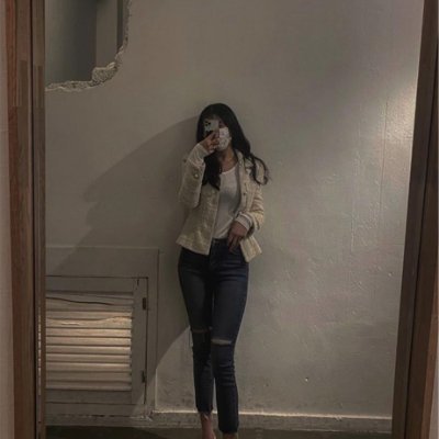 moe477983667749's profile picture. Dカップ/163cm。英会話教師です💏会える人LINEください→https://t.co/LrWqLdAb3Y