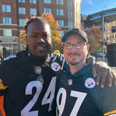 Husband to Christie. Father to Dylan, Isla, and Cameron. Creative Director. GO STEELERS. GO SIXERS. GO PHILLIES. #HereWeGo #BrotherlyLove #RingTheBell