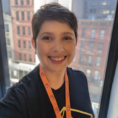 #aspiringauthor
📚 Loves writing and reading fantasy
🧶 Yarn enthusiast
🐔 Chicken tender
Instagram: https://t.co/Rz8vLlxKqK