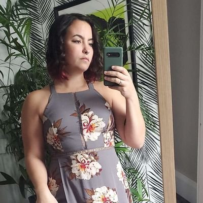 she/her. 31. bi. 9w1. polyamorous. 🏳️‍🌈🌹                                    I sk8 🛼 & play DnD 🎲
screenprinter. 👕