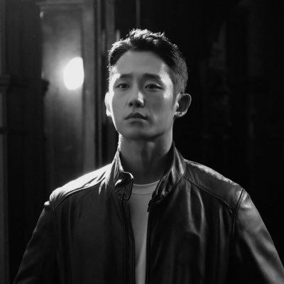 ๐๐๐๐๐๐ ๐
๐๐๐๐ | MELINDUNG DI BAWAH DAUN GUGUR, lalu-lalu langkah ini terbawa arah tuju, bisa kutahu bahwa berusaha itu tetap berlanjut, separuh jiwa.