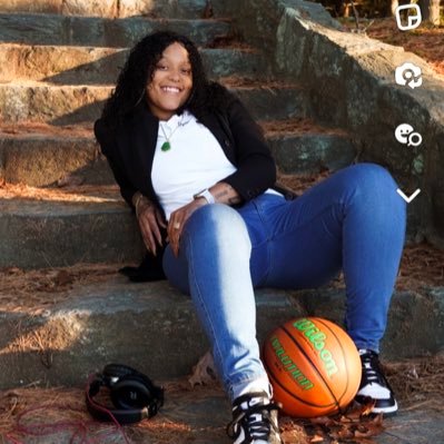 live life, be YOU, be free ! Just a girl who loves Basketball!, Podcast Host🎧❤️ ofhttps://anchor.fm/ciara-monroe Come share your journey with me!