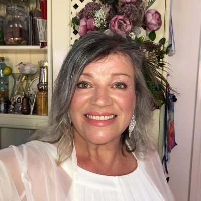 Plant & Raw Food Chef, author, teacher & host of beautiful retreats. Lover of organic natural living. Wife & step mummy. Spotted on TV’s Ch4 & across the media.