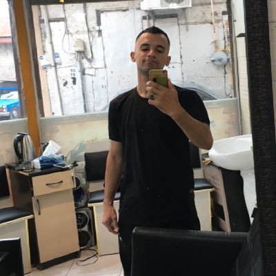 imoeine's profile picture. عکس میگیرم حالم بهتره.)