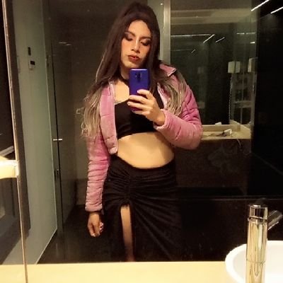 Chika trans inter 
me ecanta la verga y el culo de hombres 
disponible siempre 
chica skort por metro la paz