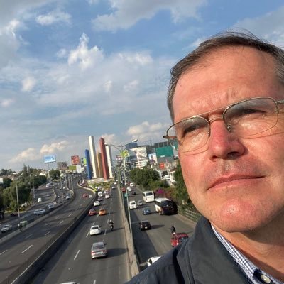 abogado, docente, promotor de la transparencia, presidente de Nuestra Proeza, SomosMx, lasallista, activista social, fiel seguidor de PUMAS.