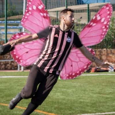 JavierUzuki's profile picture. Manqueo en voley y recibo espadazos en esgrima.
Jugador de jugger y otras cosas frikis.
Animalitos, comida y desidia.