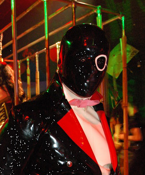 SquiggleUK's profile picture. Deviant in London with a penchant for latex and asphyxia.  And cheese.