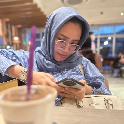 laughlovejana25's profile picture. You can never learn to explore new oceans unless you have the courage to lose sight of the shore. :))