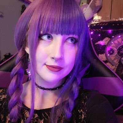 Witch, Artist and Twitch Partner 🔮 
 🪄 Working with clay + resin | customs welcome, just dm! 🏳️‍🌈🧙🏻 all links: https://t.co/9LozpAeXZm