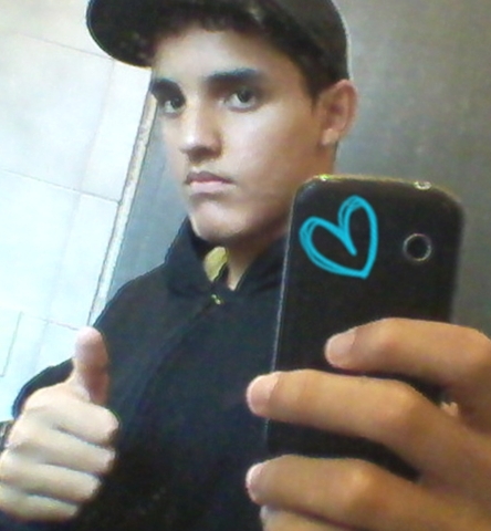 15 anos,craze ,foda em cima de um board,plaaysson eu?não são seus olhos *-* ,folgado -esculaxo mesmo quando precisa 
segue ae dlç    :P