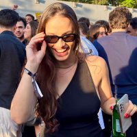lari (@laricffr_) 's Twitter Profile